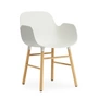 Normann Copenhagen – Form Armchair, træben, eg/hvid (plastikdupper)