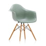 Vitra - Eames fiberglass armchair daw, ahorn gullig / eames havskumgrøn (filtpuder hvid)