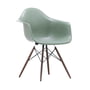 Vitra - Eames fiberglass armchair daw, mørk ahorn / eames havskumgrøn (filtglider basic mørk)