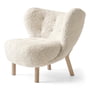 & Tradition - Little Petra VB1 Lounge Chair, olieret eg / fåreskind Moonlight