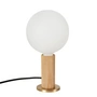Tala - Oak Knuckle bordlampe, eg / messing inklusiv Sphere IV LED pære E27 8W, Ø 15 cm, hvid mat