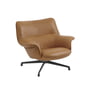 Muuto - Doze Lounge Chair Low, drejeligt stel antracitsort / cognacbetræk (Forfin læder)