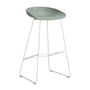 HAY - About A Stool AAS 38 barstol H 85, hvid/faldsgrøn 2. (filt glider)