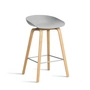 HAY - About A Stool AAS 32 H 65 cm, lakeret eg / rustfrit stål / betongrå 2. (plastglider)