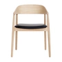Andersen Furniture - AC2 stol, hvidpigmenteret eg / sort PU-læder