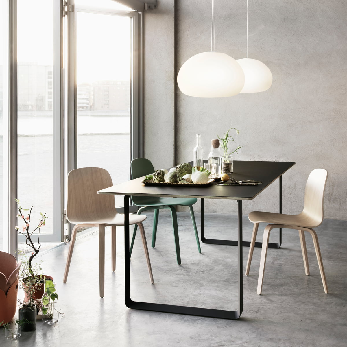 Muuto – 70/70 spisebord, 170 x 85 cm, hvid (laminat) Hvidt spisebord med stole