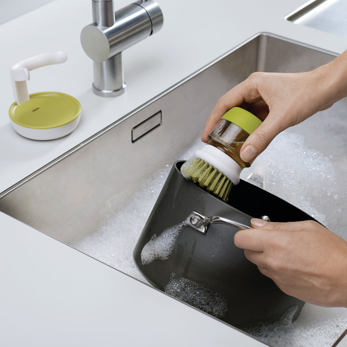 Dyster Frivillig her Joseph Joseph - Palm Scrub Dish Børste med opvaskemiddel til sæbe | Connox