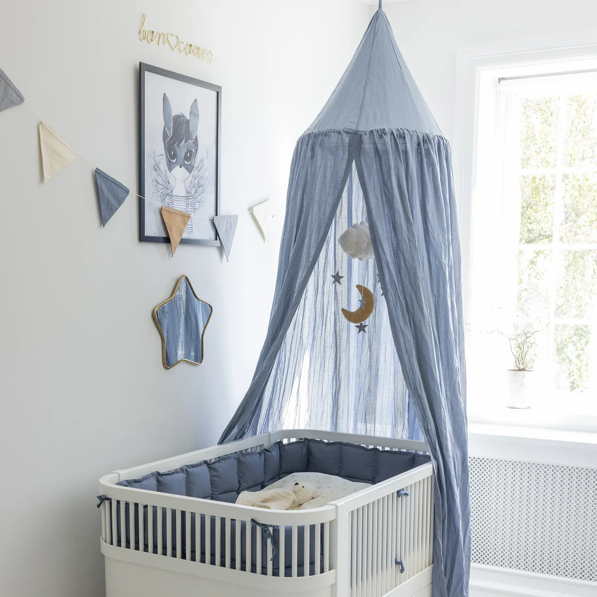Sengehimmel fra Sebra i powder blue