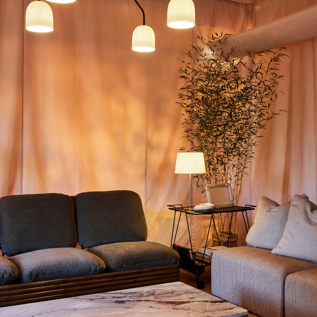 Gubi -9205-bordlampe-lærred-messing-A4