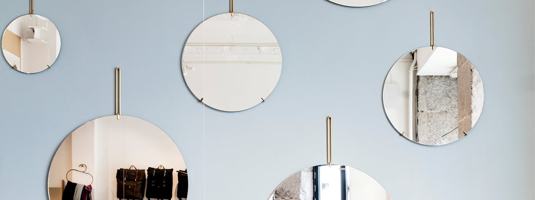 Spejlene fra Moebe er et must-have i ethvert hjem i mange forskellige former og designs. Det første spejl, som mærket designede, var det runde vægspejl.