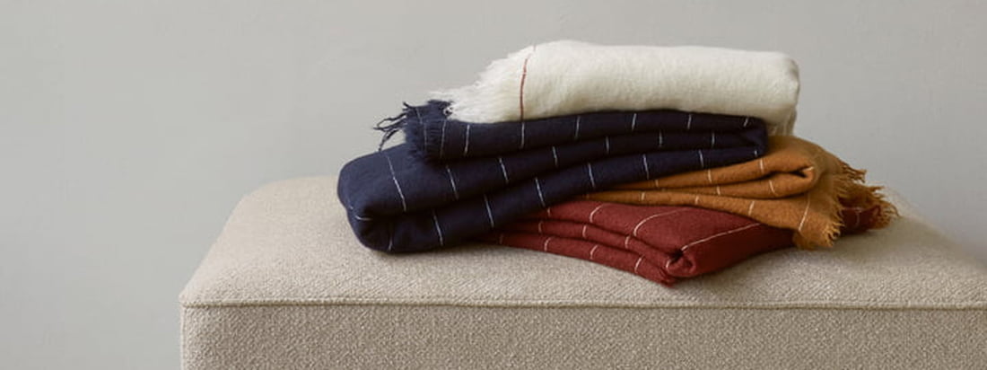 Battus tæppet fra Menus Cocoon Collection er vævet af italiensk uld. Dette er blandet med silke for at skabe en særlig blød følelse.