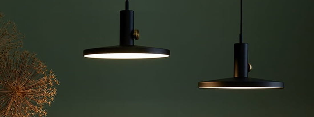 Disse lysende tilbud får dig og dine værelser til at stråle. Uanset om det er en pendel, bordlampe eller gulvlampe. Disse designs bringer lys ind i mørket.