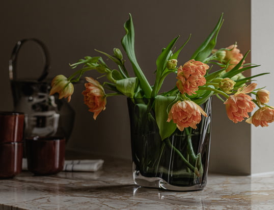 Her finder du vaser, der passer til alle levende situationer. Uanset om borddekoration, gulvtilbehør eller dekoration på skænken.