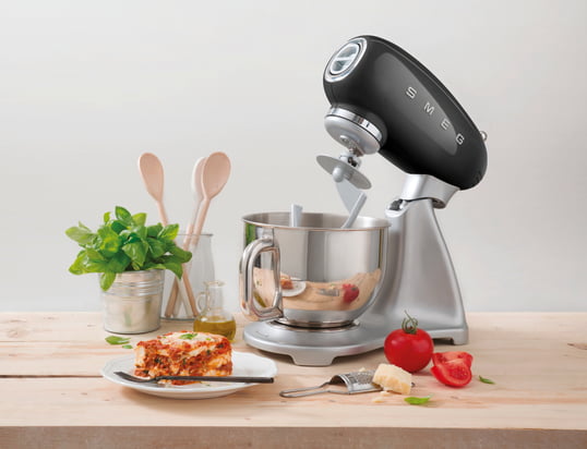 Udstyr dit køkken med gode designmaskiner. Madlavning og bagning er dobbelt så sjovt!