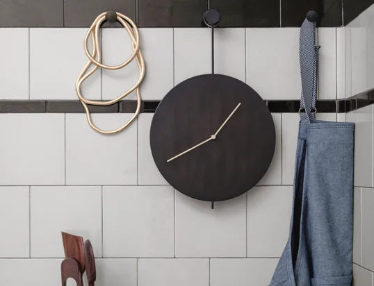 Find en række vægure til dit køkken, kontor eller stue i vores online-butik.
