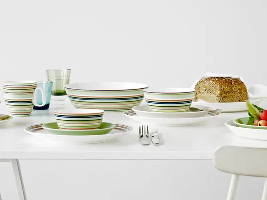 Farverig og indbydende: Origo kollektionen fra Iittala er ganske enkelt pæn at se på. Trods de mange forskellige farver er designet diskret og tidløst.