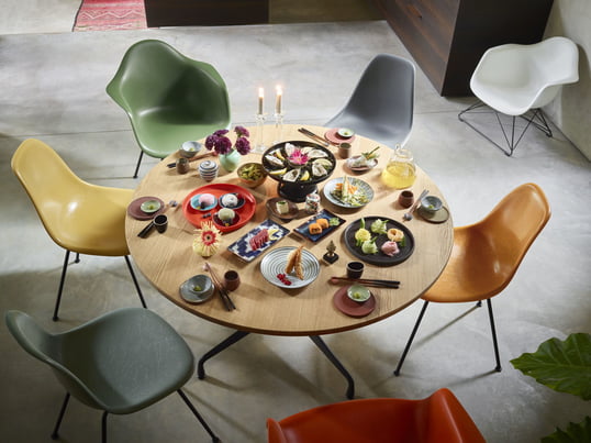Design møbler, der skaber historie: Vitra bruger kraften i god design til bæredygtigt at forbedre kvaliteten af opholdsrum, kontorer og offentlige faciliteter.