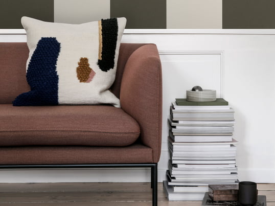 Loop-puden fra ferm Bor i stemningsudsigten: Puden lavet af newzealandske uld sikrer bløde og ridsefri øjeblikke på sofaen eller lænestolen.