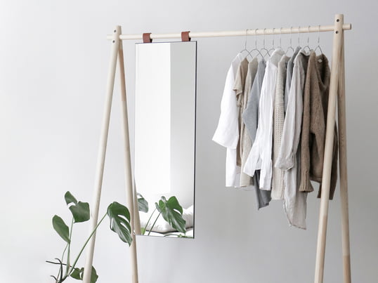 Oplev en række garderobemuligheder til dit soveværelse eller gang i vores online butik.