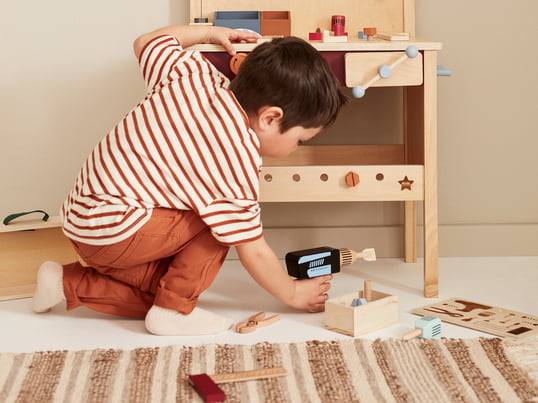 Kid's Hub arbejdsbord med tilbehør fra Kids Concept
