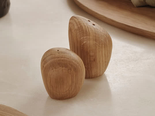 ferm Living - Cairn salt og peber shakers, eg (sæt med 2)