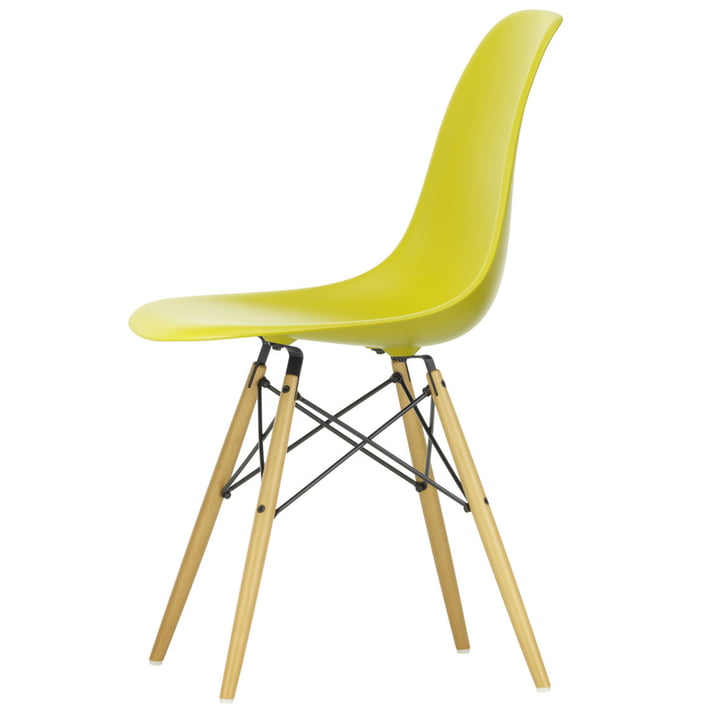 Eames Plastic Side Chair DSW fra Vitra i gullig ahorn/sennep
