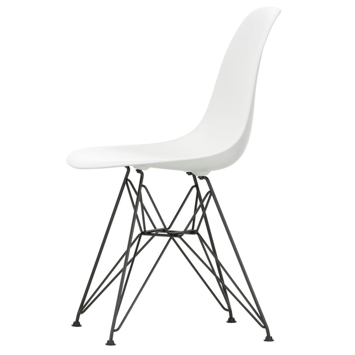 Eames Plastic Side Chair DSR fra Vitra i basic mørk / hvid