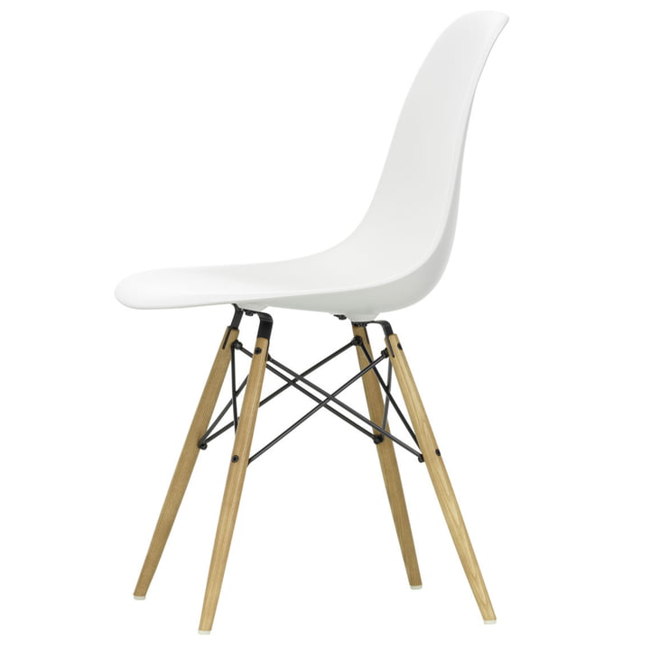 Eames Plastic Side Chair DSW fra Vitra i honningfarvet ask/hvid