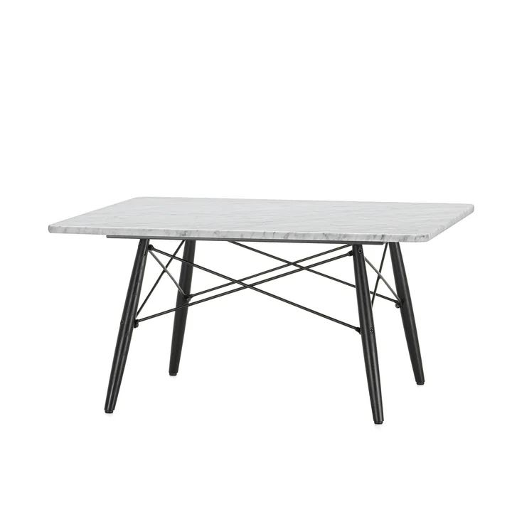 Det kvadratiske Eames sofabord i hvid marmor med stel i sort ask fra Vitra.