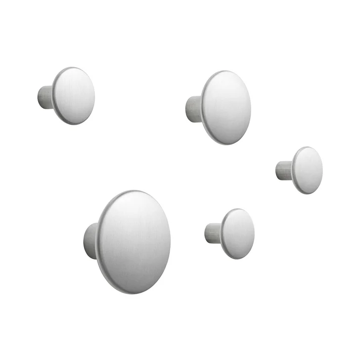 Sæt med 5 vægkroge " The Dots Metal " fra Muuto lavet af aluminium
