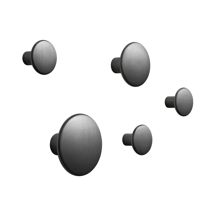 Sæt med 5 vægkroge " The Dots Metal " fra Muuto i sort