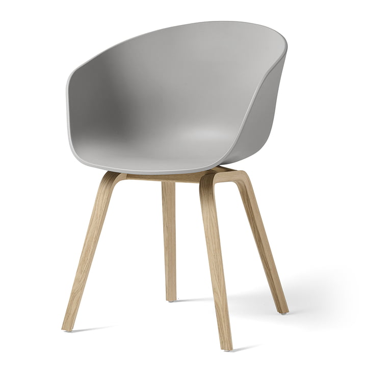 About A Chair AAC 22 fra Hay i matlakeret eg / betongrå