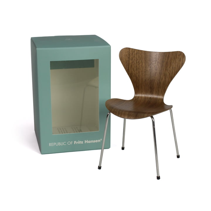 Miniature Serie 7 stol fra Fritz Hansen i valnød