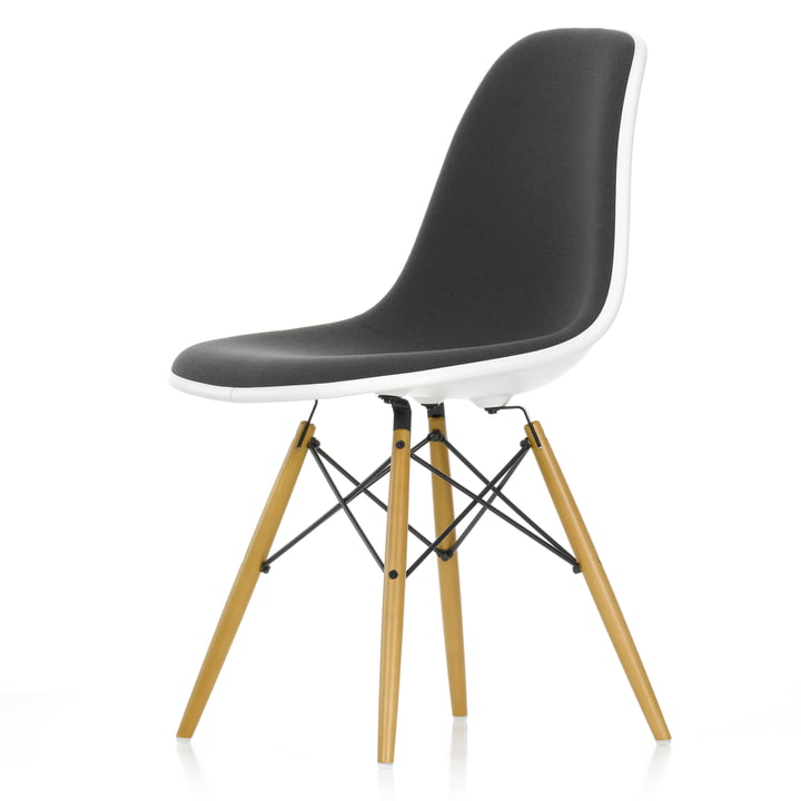 Eames Plastic Side Chair DSW (H 43 cm) af Vitra i ahorn gullig / hvid, Hopsak mørkegrå (05), filt glider hvid