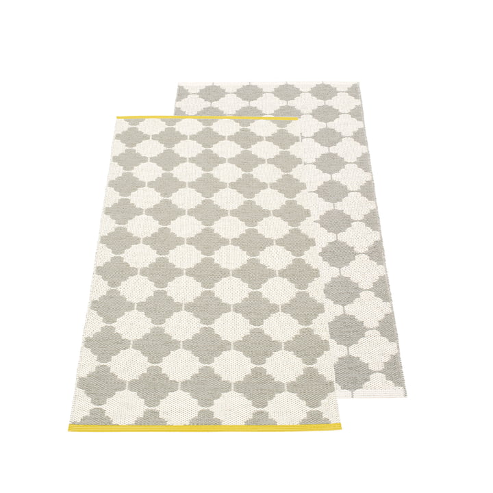 Marre vendbar tæppe, 70 x 150 cm i varmegrå / vanille af Pappelina