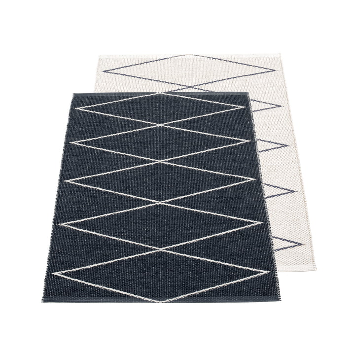 Max reversible tæppe, 70 x 100 cm i sort / vanille af Pappelina