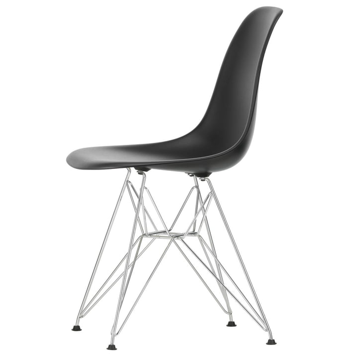 Eames Plastic Side Chair DSR fra Vitra i forkromet / dyb sort