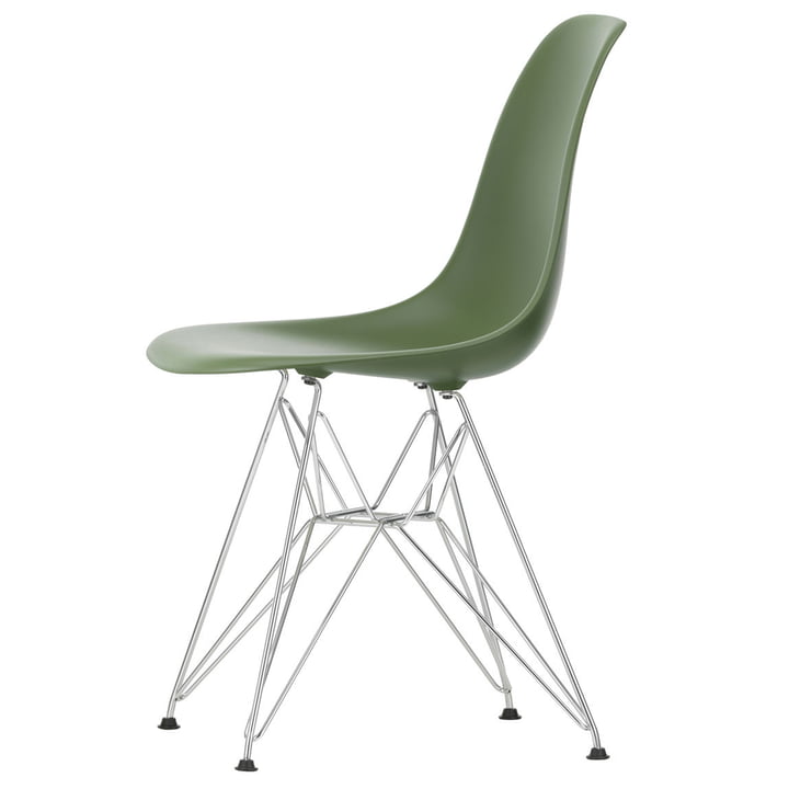 Eames Plastic Side Chair DSR fra Vitra i krom/skov