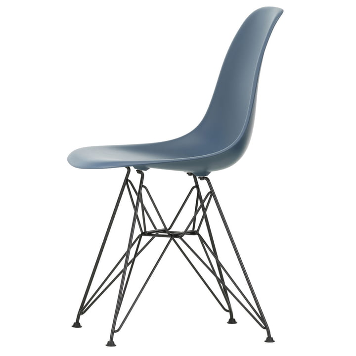 Eames Plastic Side Chair DSR fra Vitra i basic mørk / havblå