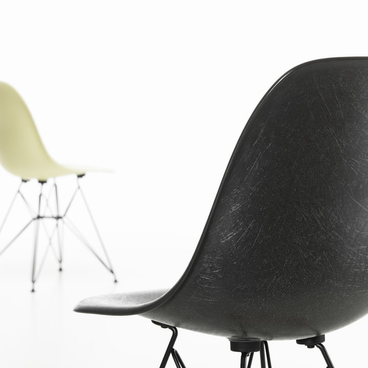 Eames Fiberglass sidestol DSR af Vitra