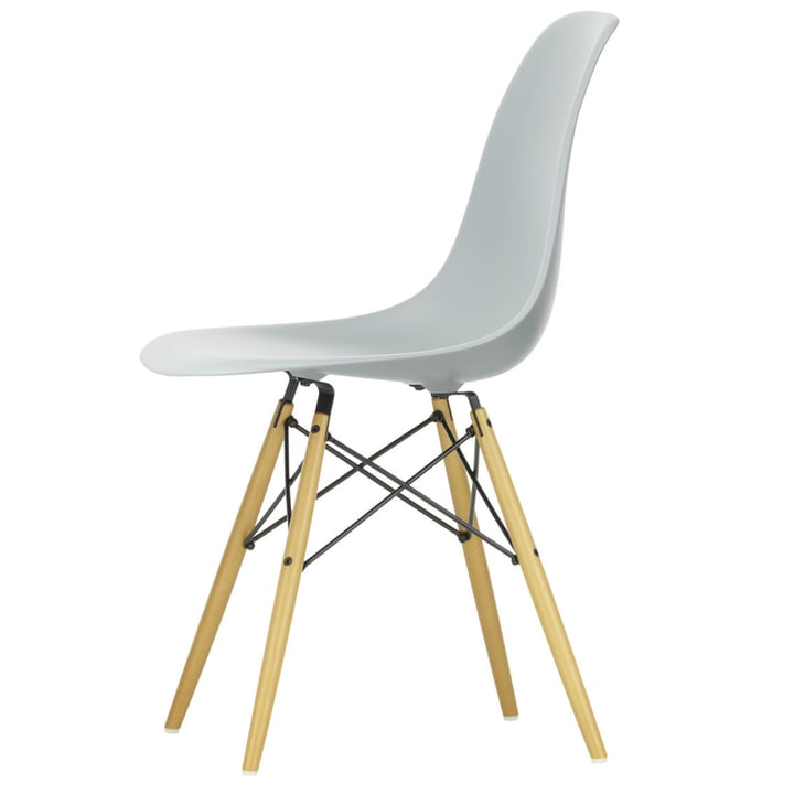 Eames Plastic Side Chair DSW fra Vitra i gullig ahorn / lysegrå