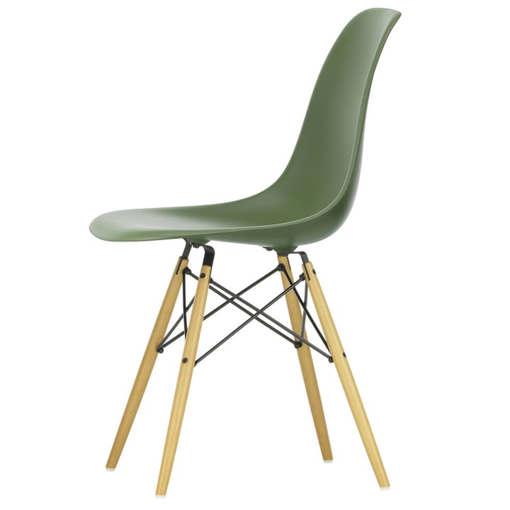 Eames Plastic Side Chair DSW fra Vitra i gullig ahorn/skov