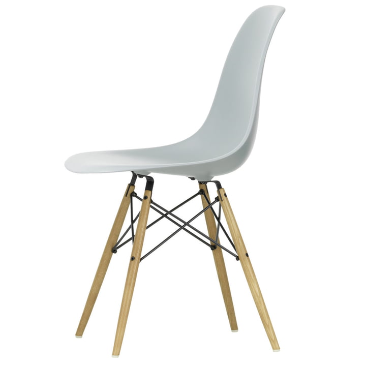 Eames Plastic Side Chair DSW fra Vitra i honningfarvet ask / lysegrå