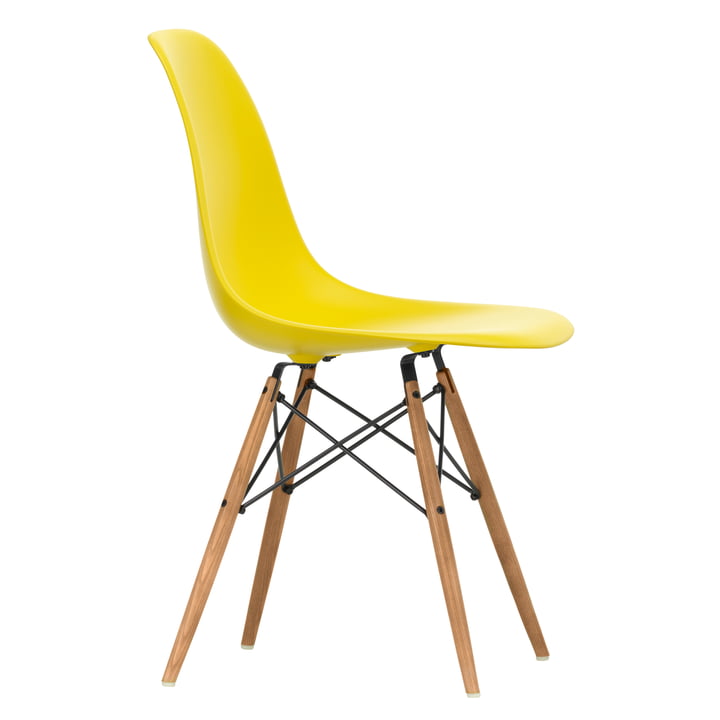 Eames Plastic Side Chair DSW fra Vitra i honningfarvet ask/sollys