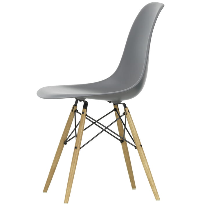 Eames Plastic Side Chair DSW fra Vitra i honningfarvet ask / granitgrå
