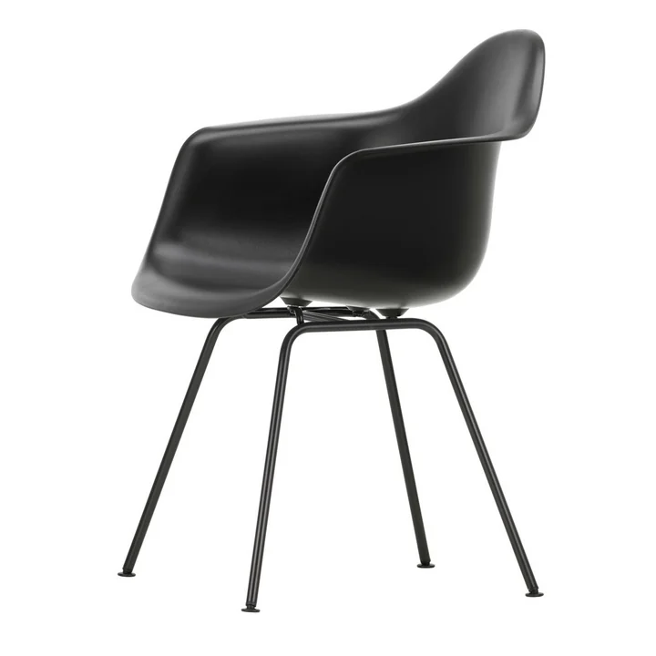 Eames Plastic Lænestol DAX fra Vitra i basic mørk / dyb sort
