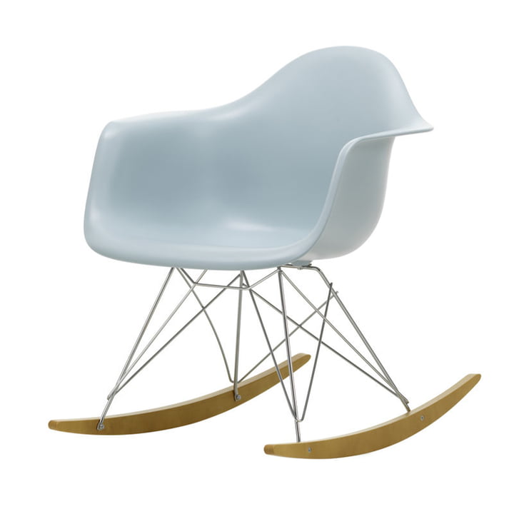 Eames Plastic Armchair RAR i gullig ahorn / krom / isgrå (sædehøjde: 37 cm) fra Vitra