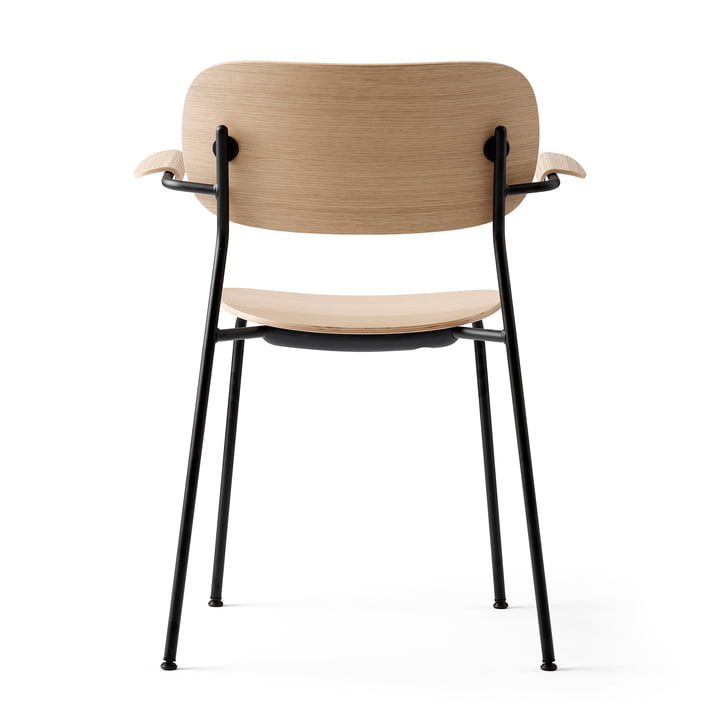 Co Dining Chair med armlæn, sort/natur eg fra Audo set bagfra