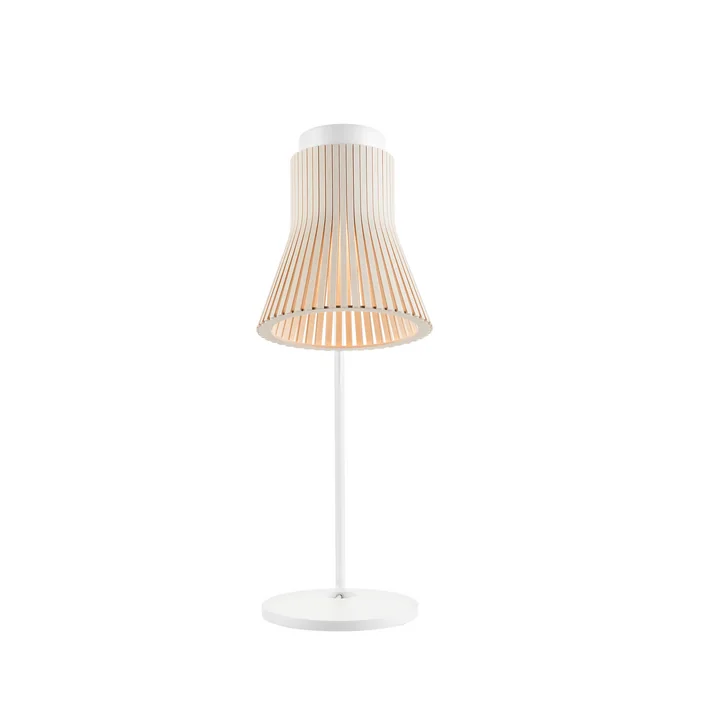 Petite 4620 bordlampe fra Secto i bjørk