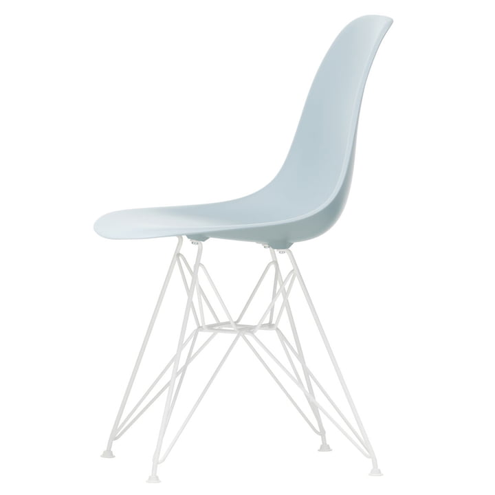 Eames Plastic Side Chair DSR fra Vitra i hvid / isgrå (filt gliders hvid)